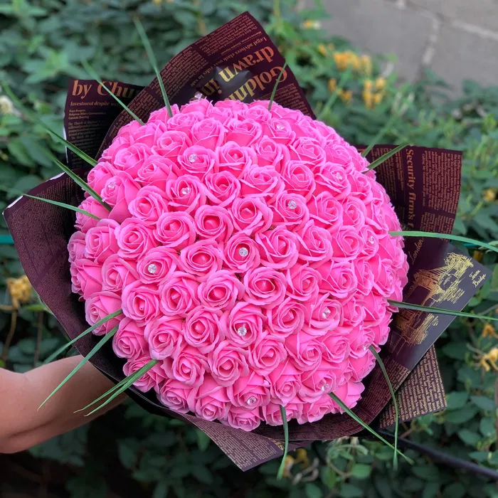 Buchet în hîrtie – 101 Trandafiri PINK