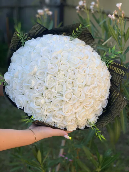 Buchet în hîrtie – 101 Trandafiri WHITE