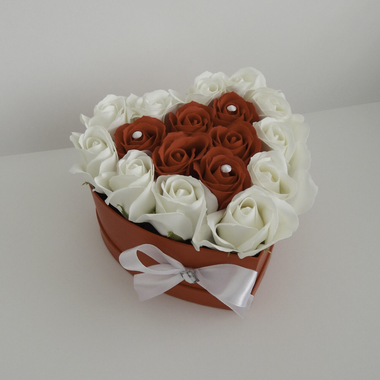 Cutie "INIMA" (17) - Trandafiri din sapun parfumați (RED-RED & WHITE)