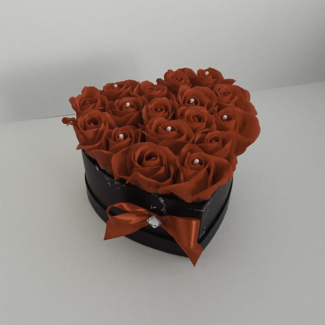 Cutie "INIMA" (17) - Trandafiri din sapun parfumați (RED)