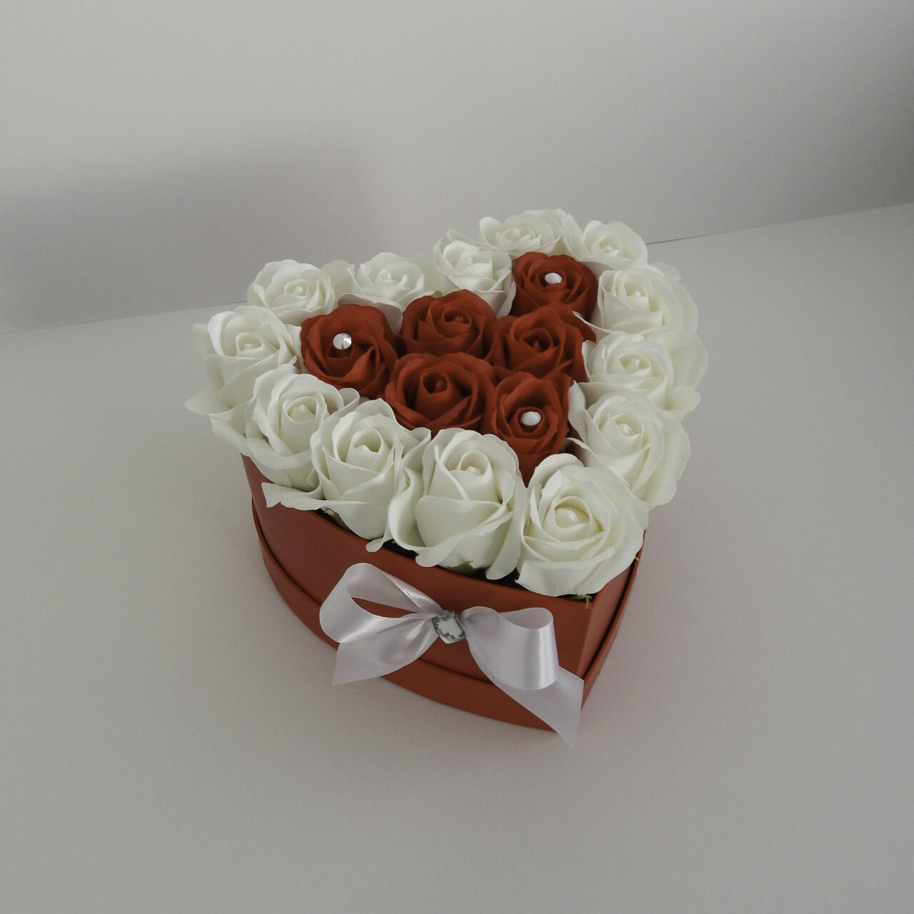 Cutie "INIMA" (19) - Trandafiri din sapun parfumați (RED-RED & WHITE)