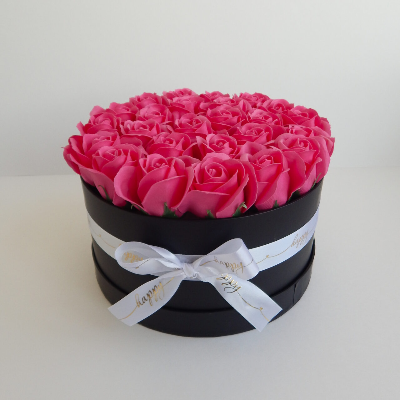 Cutie "OVALĂ" (25) - Trandafiri din sapun parfumați (FUCHSIA)