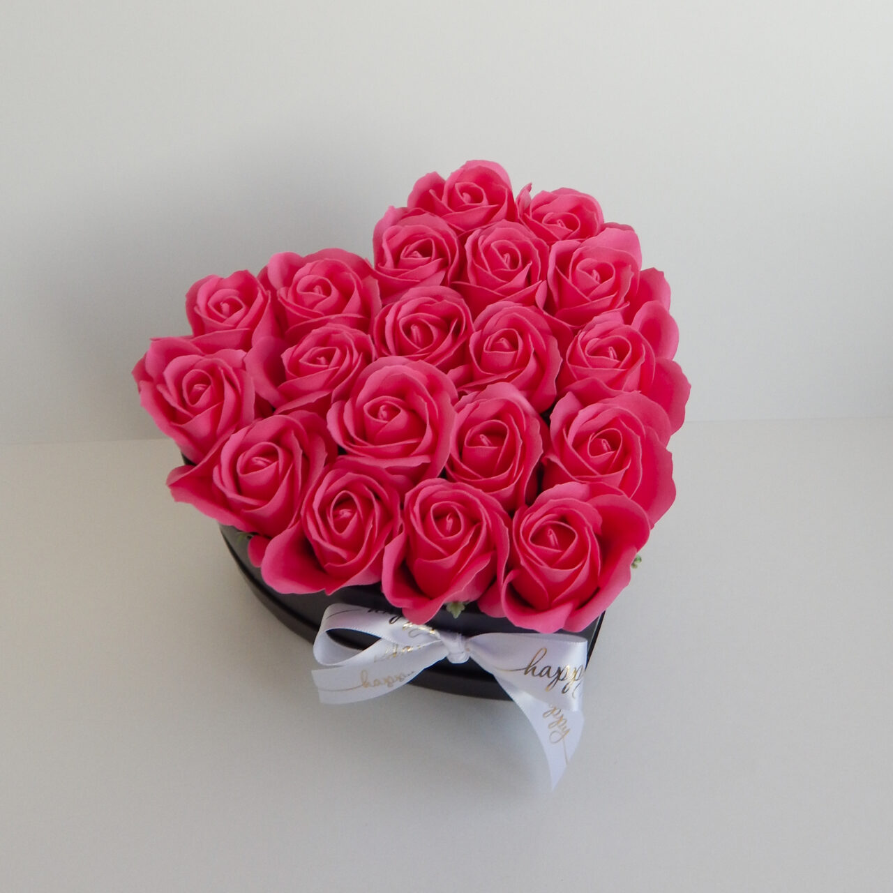 Cutie "INIMA" (19) - Trandafiri din sapun parfumați (FUCHSIA)